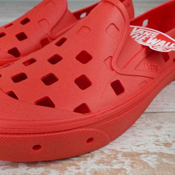 Vans Trek Slip On Red - Picture 2 of 9
